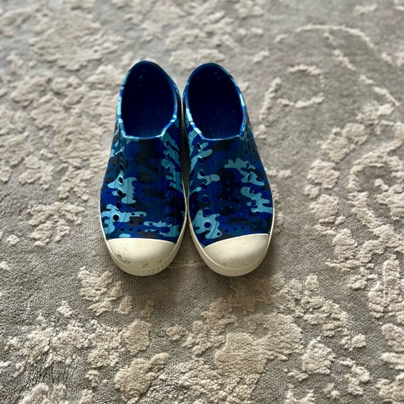 Native Shoes Other - ❤️Native Jefferson Water Shoes in blue camo